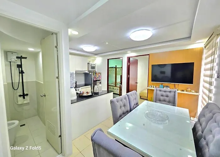 Apartment Aurum Holistay Deca Homes 2br Unit With Free Car Park *