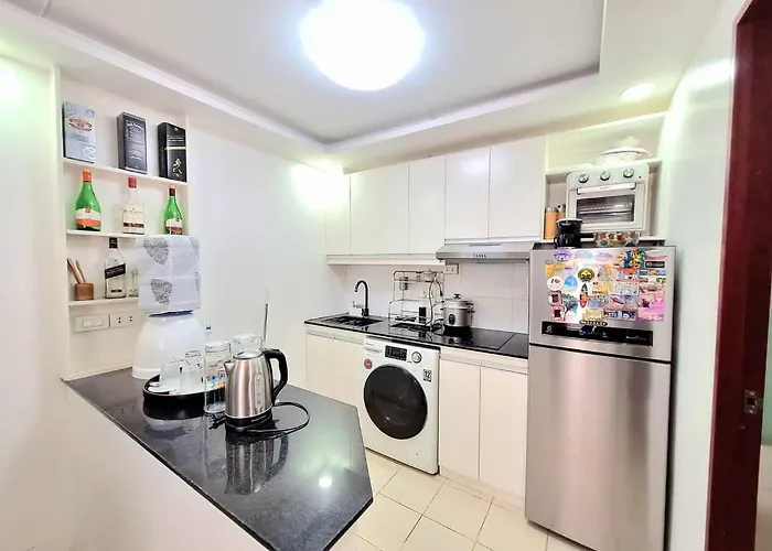 Aurum Holistay Deca Homes 2br Unit With Free Car Park Apartment *